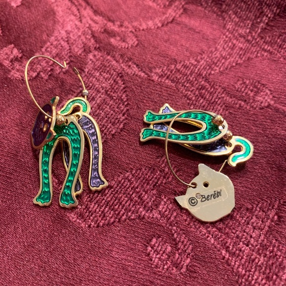 Berébi Dangling Green And Purple Enamel Layered Cat Pierced Earrings - Picture 3 of 5